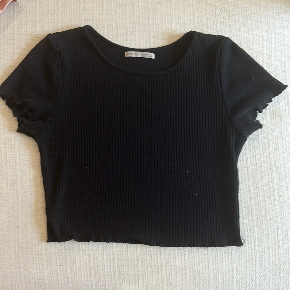 Black ribbed crop tee
